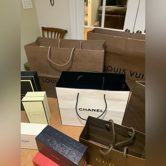 Louis Vuitton, Gucci, Chanel, Prada & more shopping bags and boxes - Picture 3 of 9